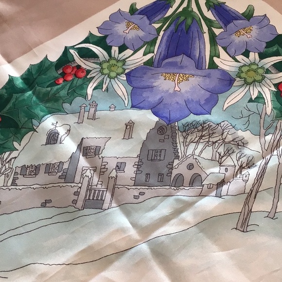 Rare, Vintage GUCCI 100% silk scarf. Winter scene, in NEW condition.Italian - Picture 6 of 8